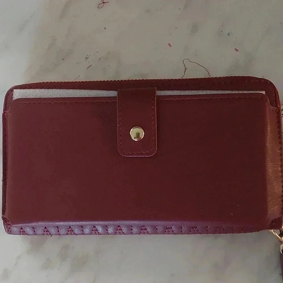 NWT BADGLEY MISCHKA Long Maroon Wallet with Phone Pocket with Wristlet - Picture 6 of 10